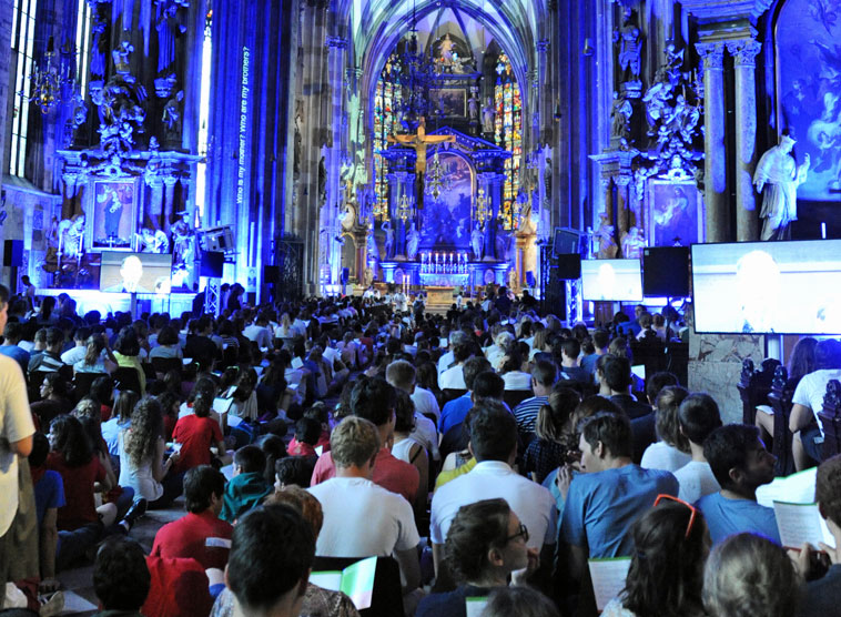 4.000 Jugendliche feiern mit Kardinal Schönborn im Stephansdom