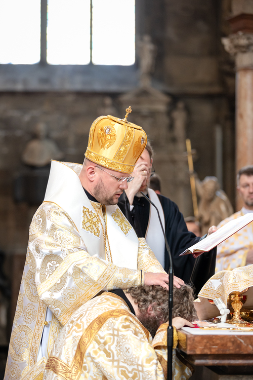 Priesterweihe Byzantinischer Ritus im Stephansdom / Erzdiözese Wien/ Schönlaub