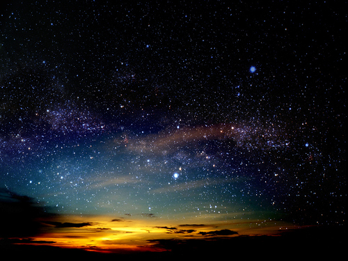 Abendlicher Sternenhimmel. / iStock/ Chayanan Abendlicher Sternenhimmel.