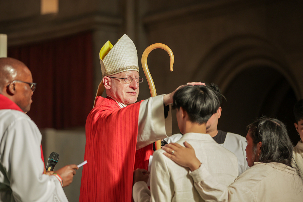 Firmung / Erzdiözese Wien/Schönlaub, Erzdiözese Wien/ Schönlaub Formung der anderssprachigen Gemeinde in der Canisiumskirche durch Weihbischof Scharl 2024