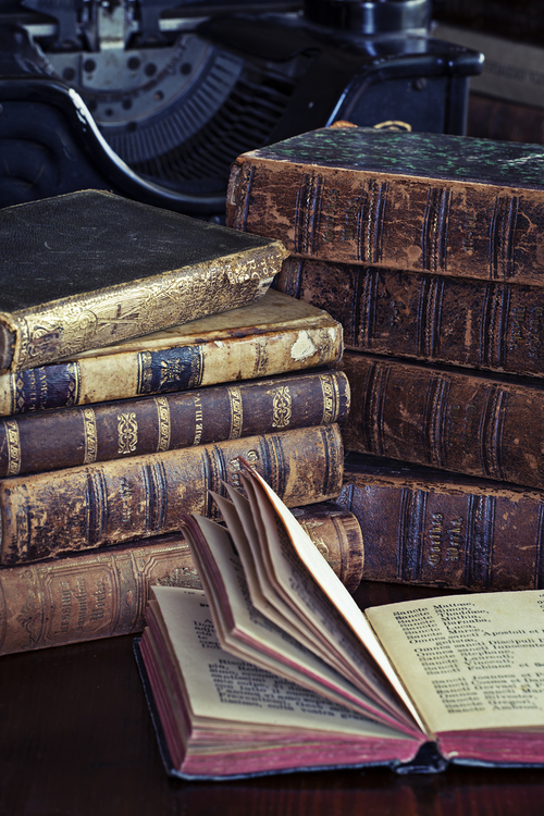 Alte Bücher / iStock/Yulia_Kotina Alte Bücher