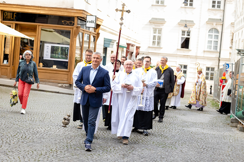 400 Mesnerinnen und Mesner bei österreichweiter Wallfahrt / Erzdiözese Wien/Schönlaub, Stephan Schönlaub 400 Mesnerinnen und Mesner bei österreichweiter Wallfahrt